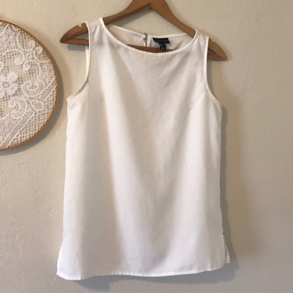 White sleeveless blouse